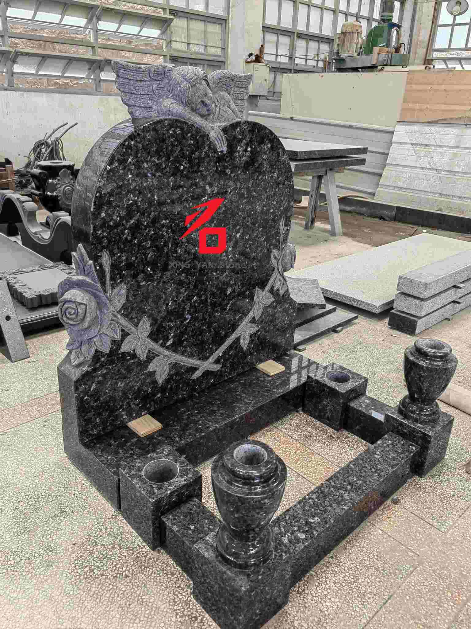 బ్లూ పెర్ల్ గ్రానైట్ హార్ట్-షేప్డ్ ఏంజెల్ మెమోరియల్ టోంబ్‌స్టోన్