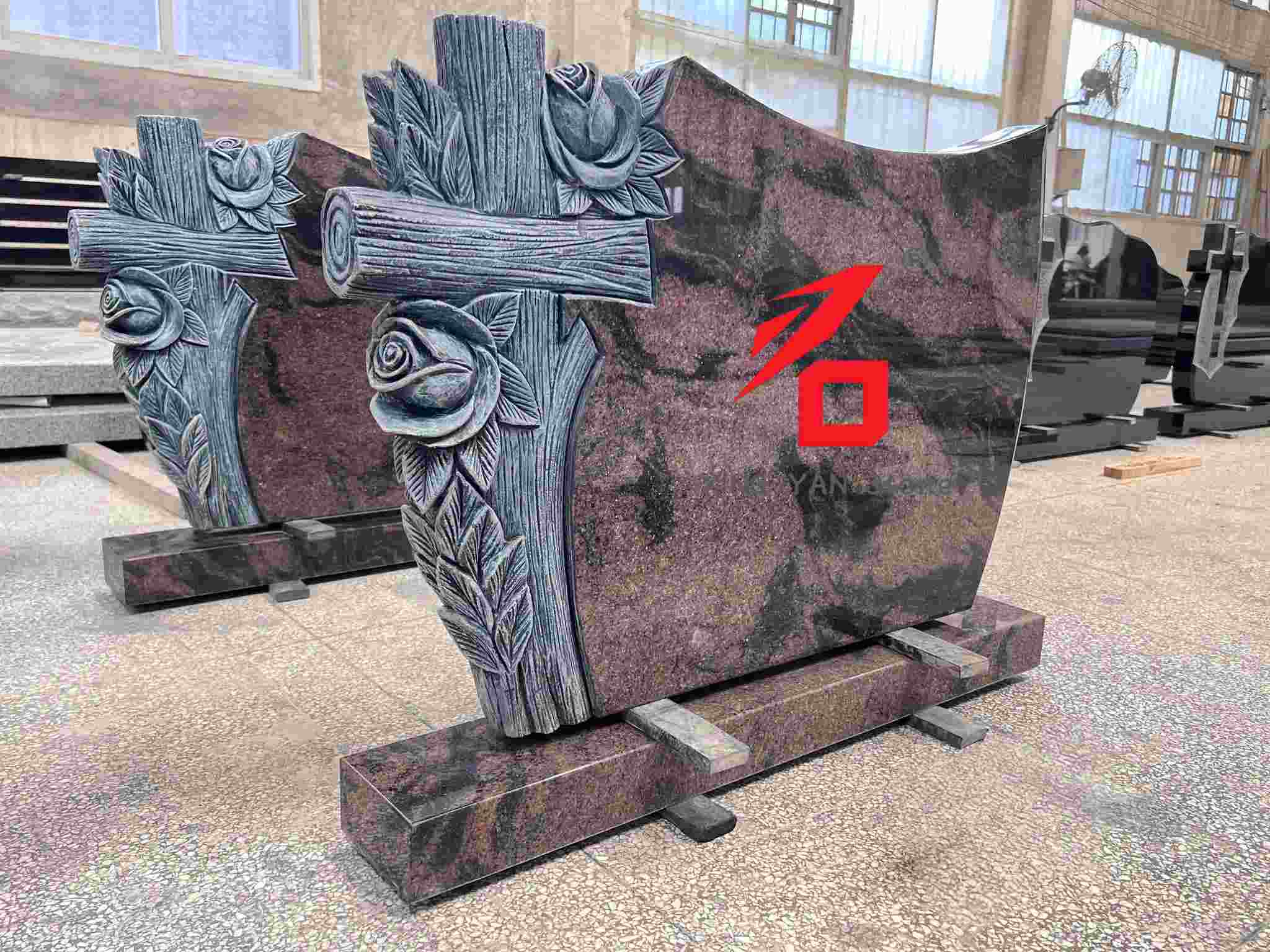 రోజ్ అండ్ క్రాస్ ప్యాటర్న్ మెమోరియల్ టోంబ్‌స్టోన్