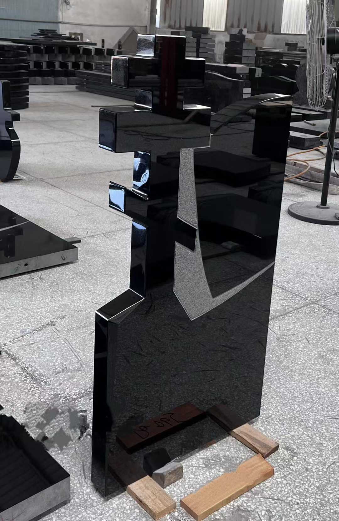 Xingyan క్రియేటివ్ జామెట్రిక్ బ్లాక్ టూంబ్‌స్టోన్